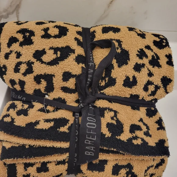 BAREFOOT DREAMS In The Wild Throw - Picture 3 of 5